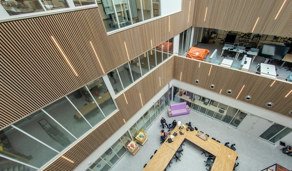 Boostez votre stratégie grâce à l'Analyse SWOT : Le guide ultime pour réussir !